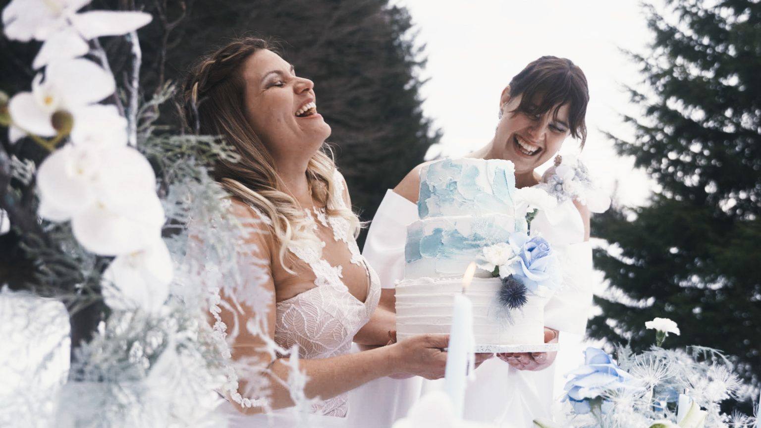 mariage de deux femmes en hiver